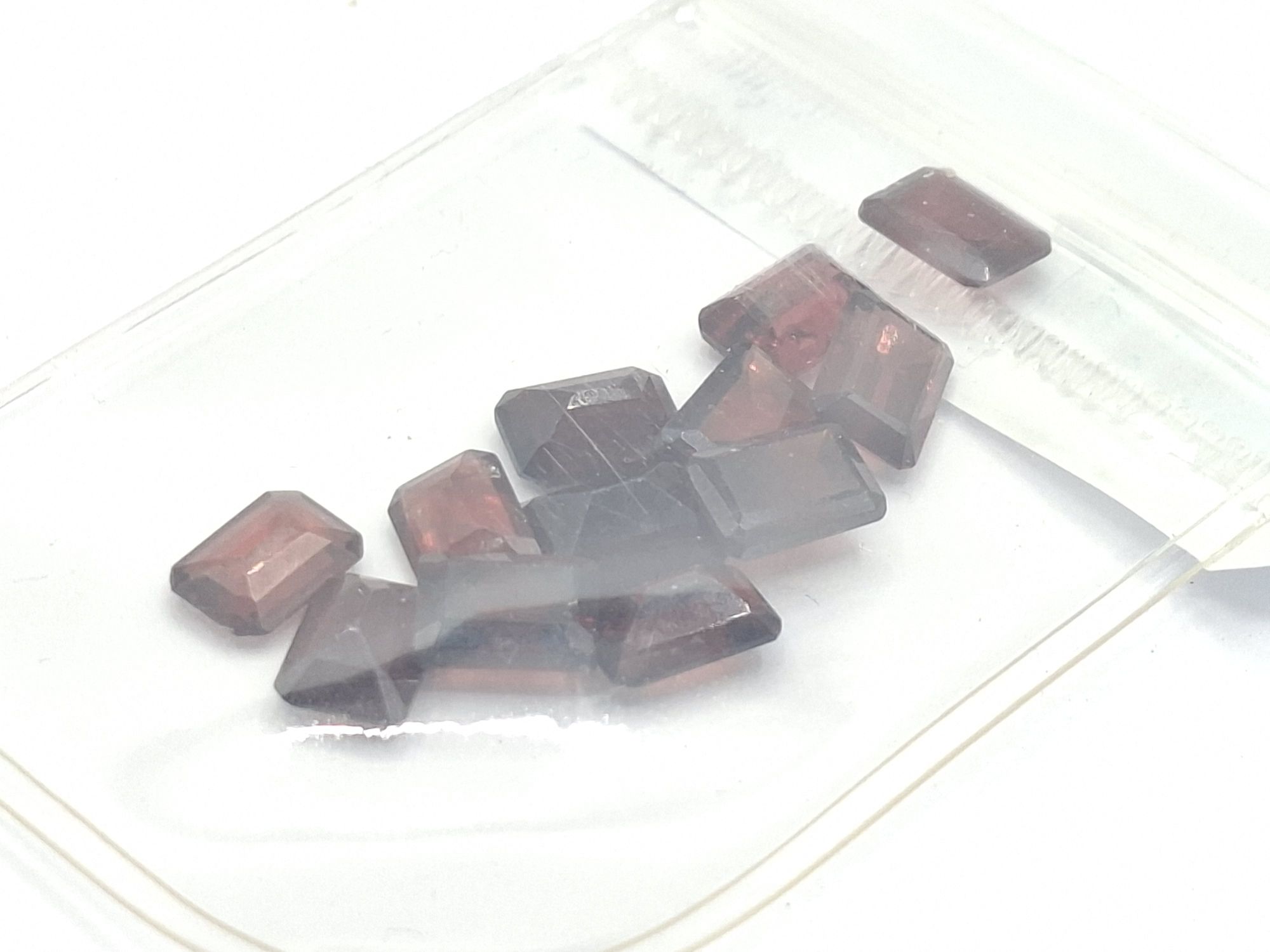 30 · GARNET GEMSTONES