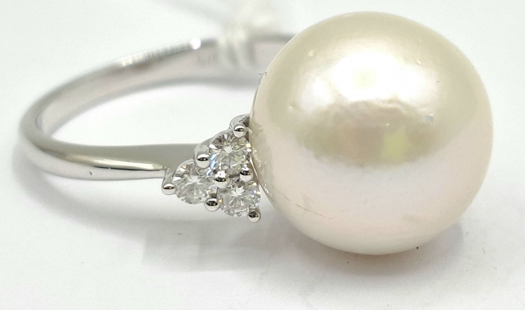 1164 · 9CT GOLD TRILOGY RING