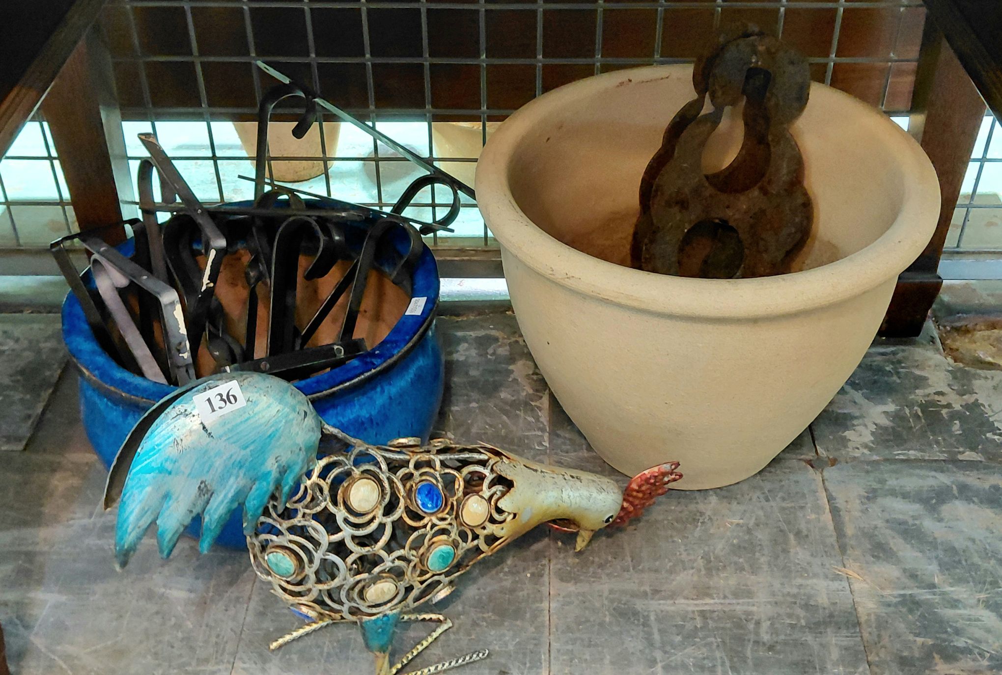 136 · GARDEN POTS AND ORNAMENTS