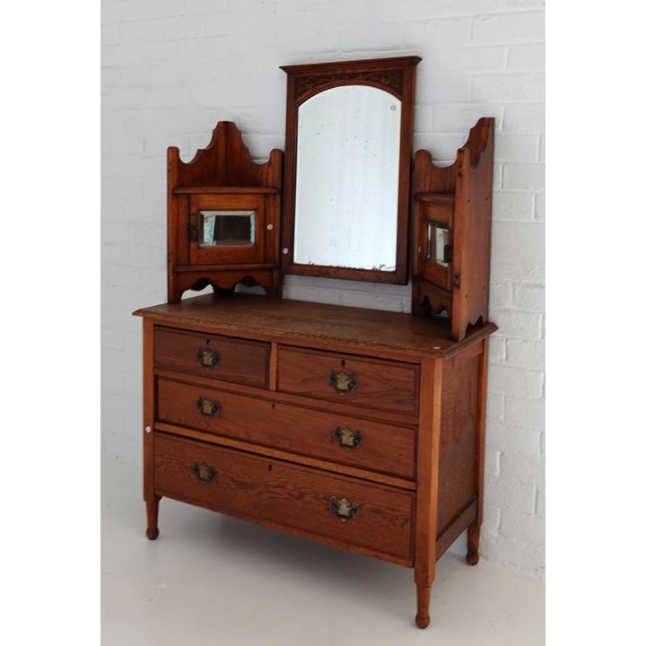 OAK DRESSING CHEST