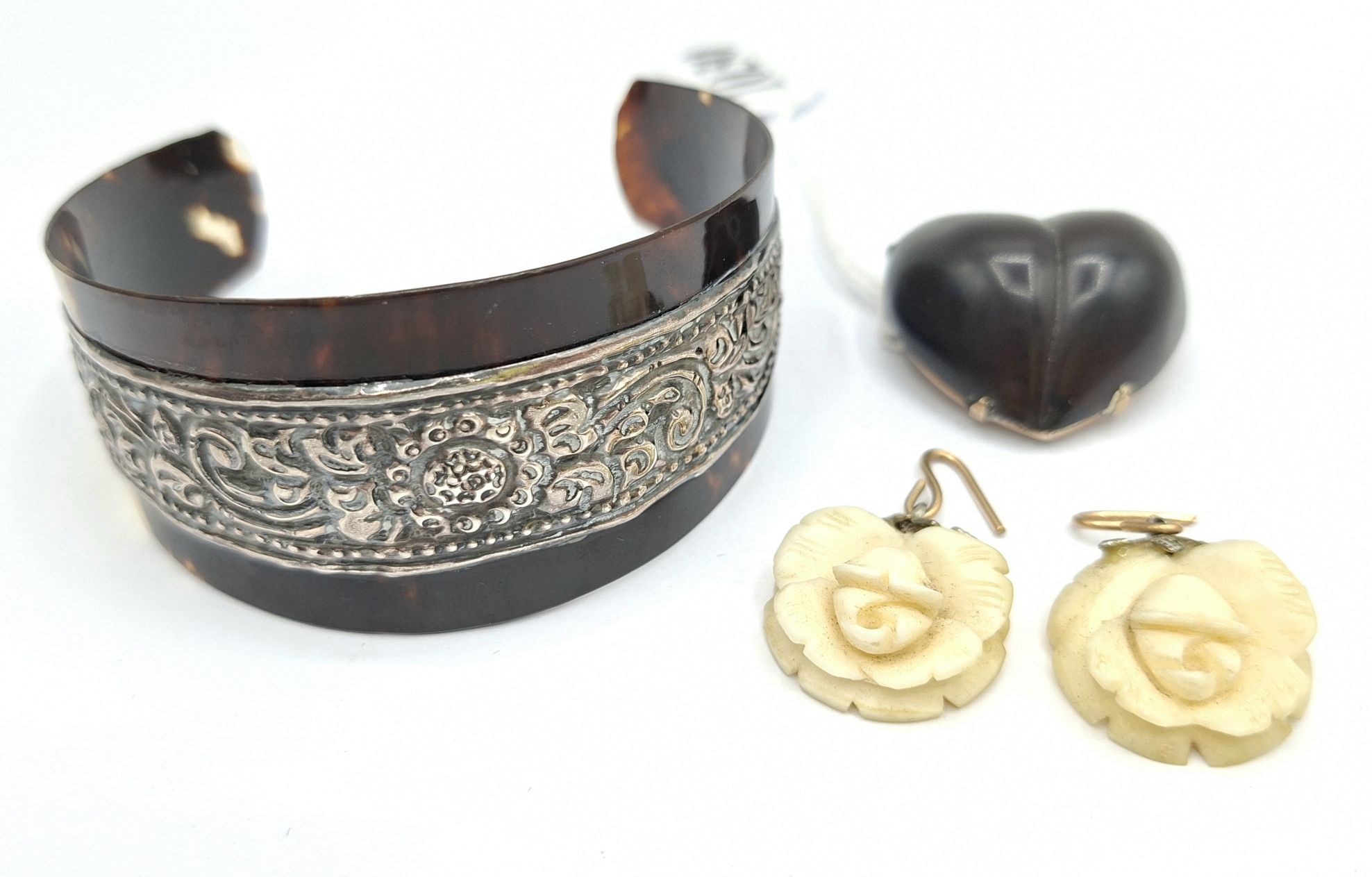 1030 · VINTAGE JEWELLERY