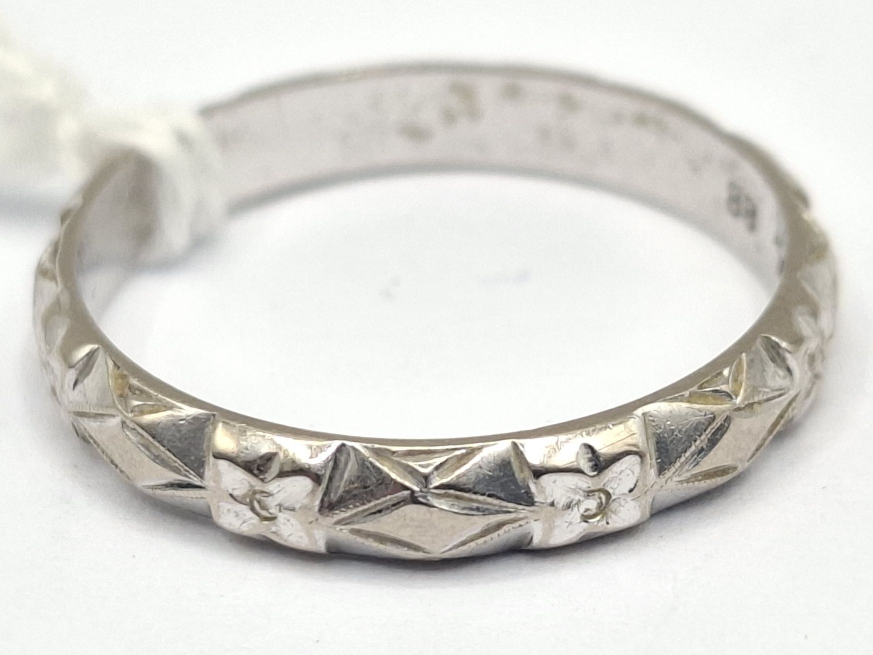 18ct Engraved Wedder