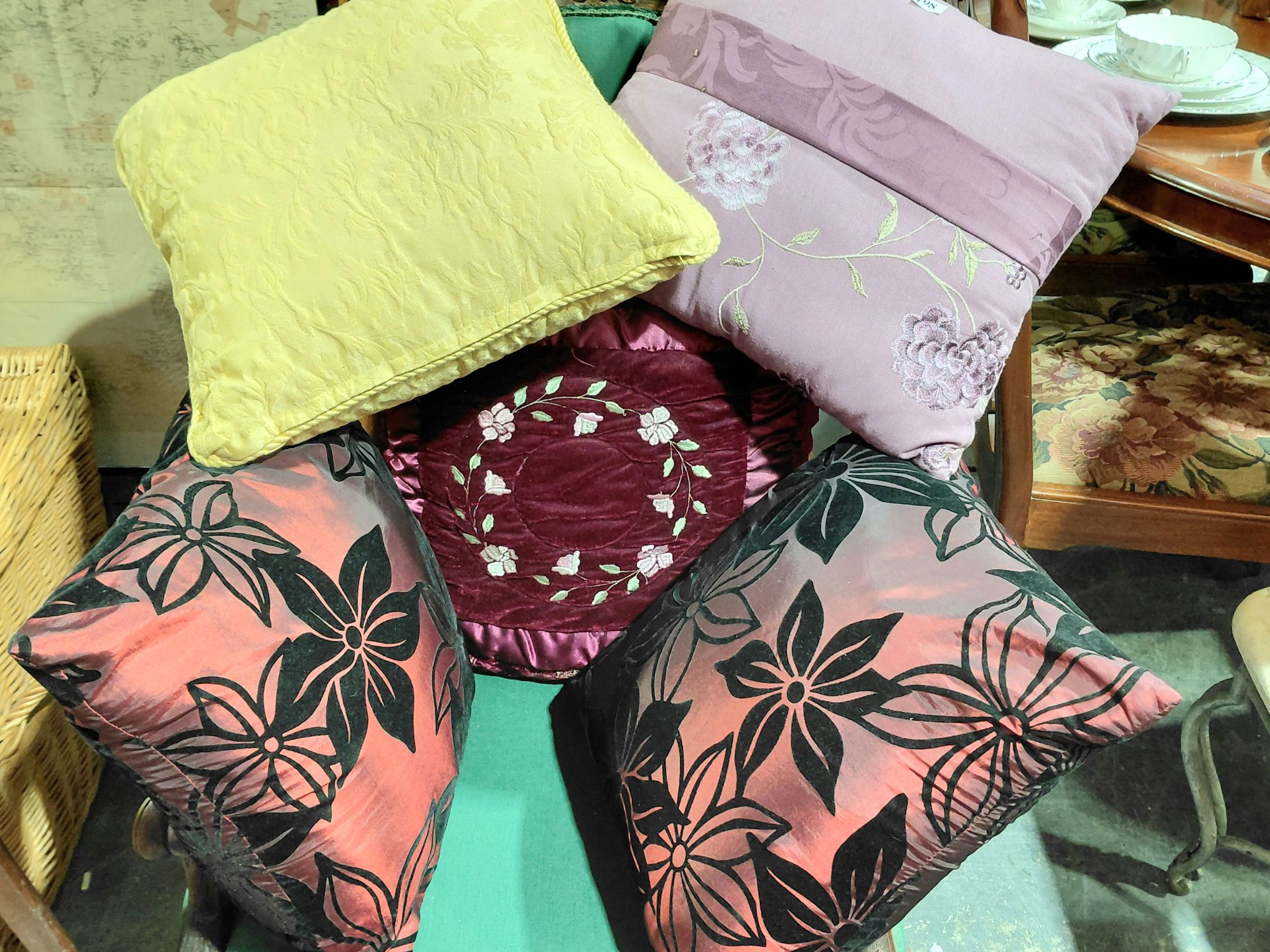 198 · THROW CUSHIONS