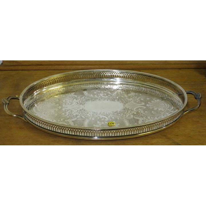 A 20TH CENTURY SILVERPLATED GALLERY TRAY.