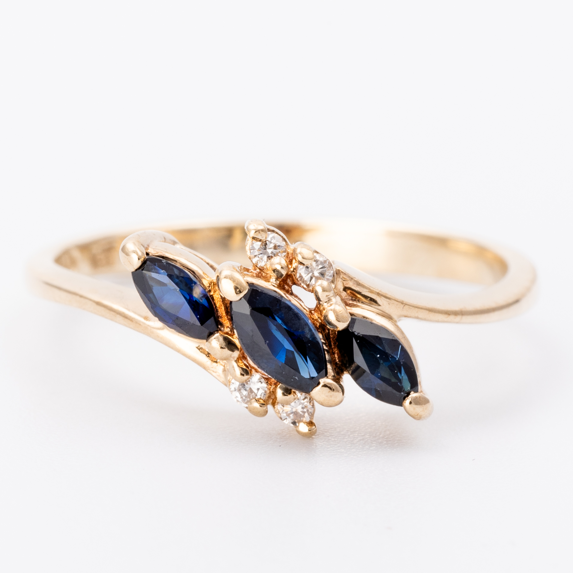 270 · Sapphire & Diamond Ring 9ct Gold