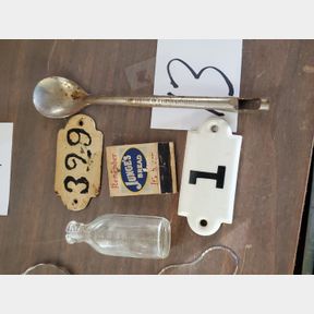 Junge Bread Mathces, Hotel spoon, number plates