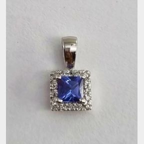 STUNNING 16 ROUND DIAMONDS 0.05CTS AND 0.26CTS TANZANITE IN SQUARE WHITE GOLD PENDANT
