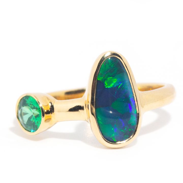 0.95 Carat Lightning Ridge Opal 18 Carat Gold Ring