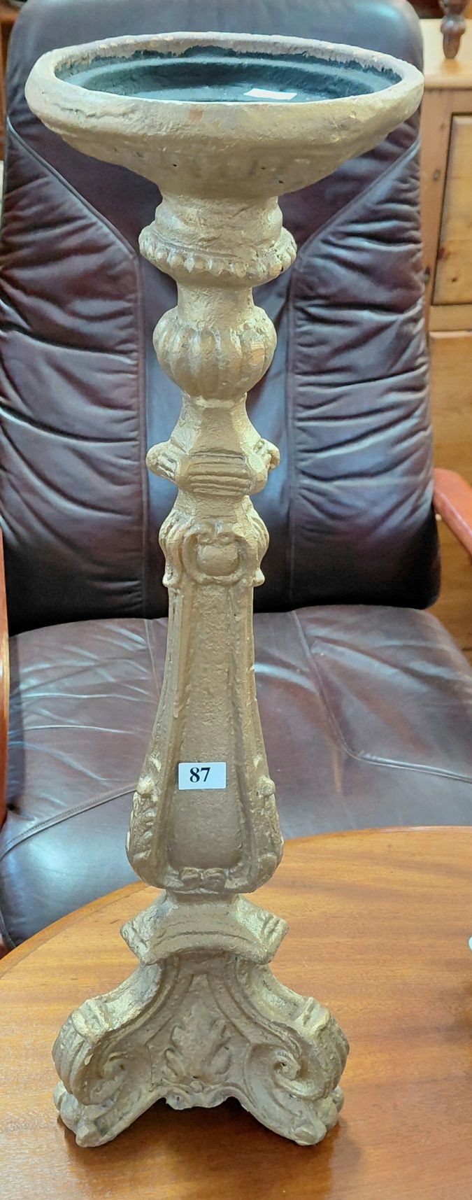 87 · GOLD FINISH STAND