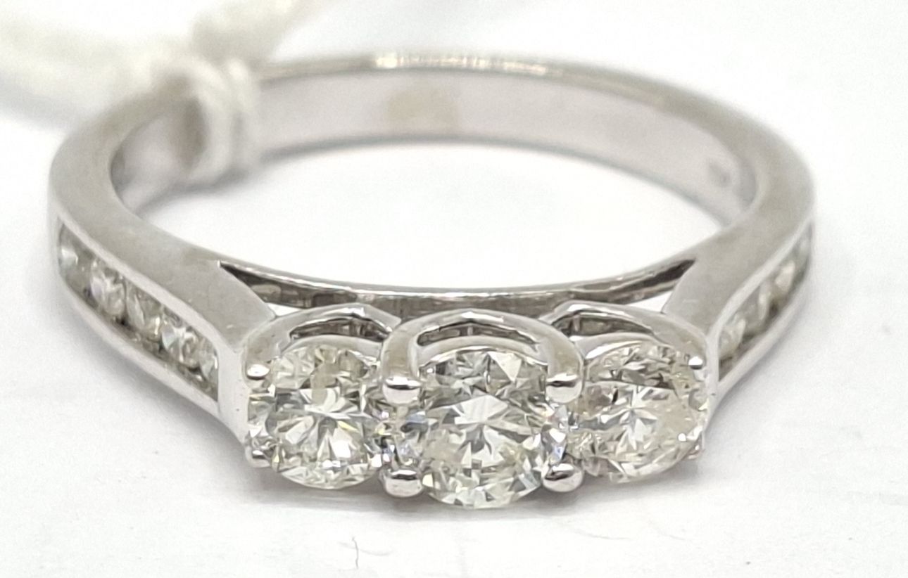 1150 · DIAMOND 3 STONE RING