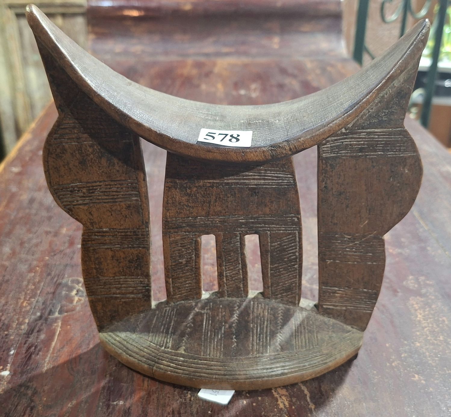 578 · AFRICAN TRIBAL HEADREST