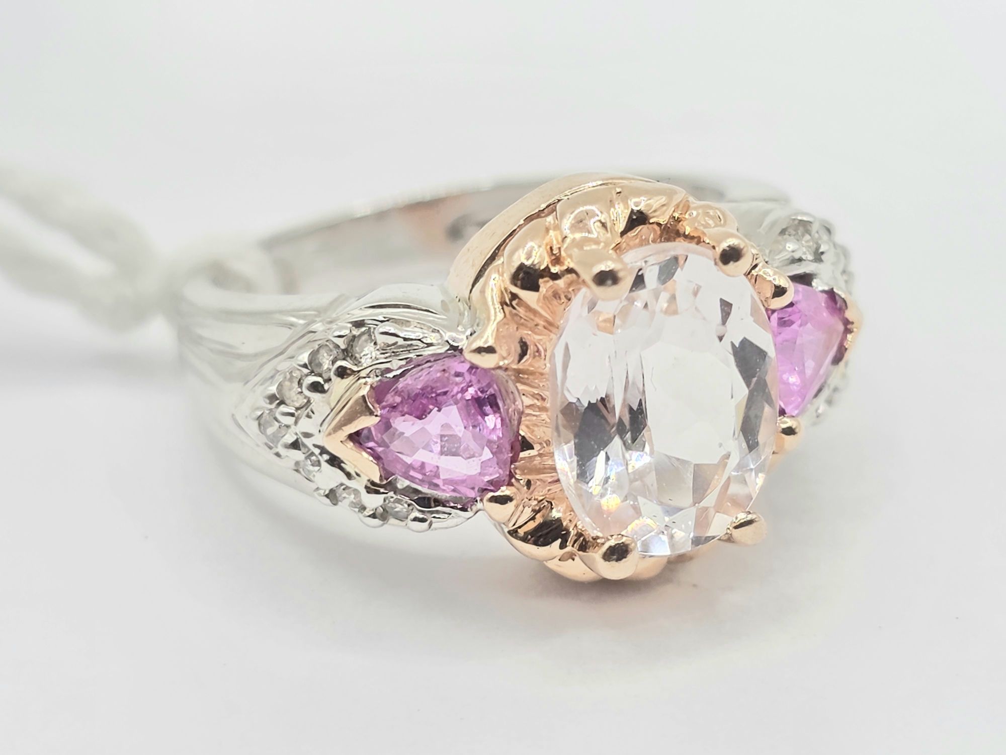 295 · 14CT GOLD MORGANITE, SAPPHIRE DIAMOND RING