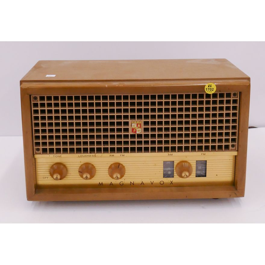 Magnavox Model FM18 Table Radio