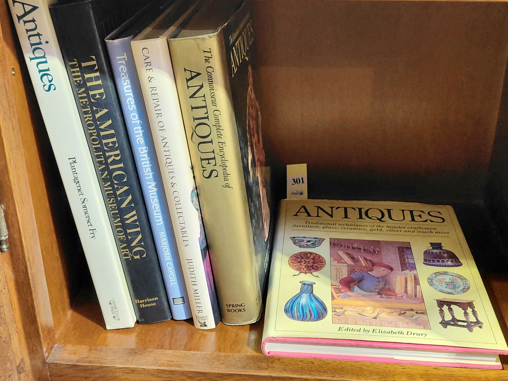 301 · BOOKS - ANTIQUES AND MUSEUMS