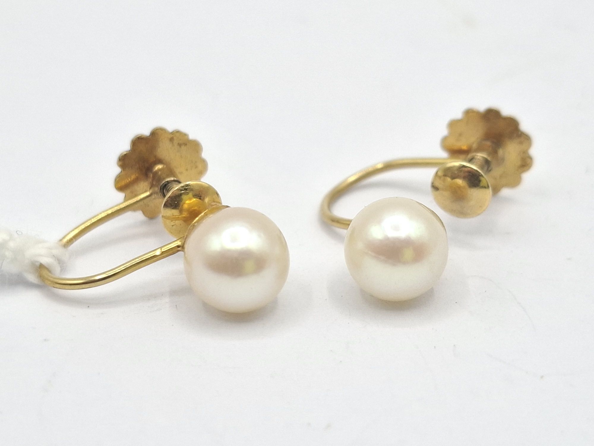 1051 · A PAIR OF 9CT PEARL EARRINGS