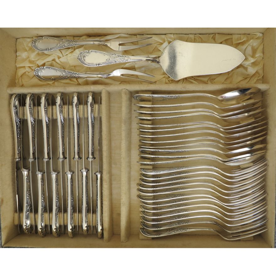 CANTEEN OF EARLY 20TH CENTURY SOLINGEN SILVERPLATED CUTLERY, 12 place settin 134 piece