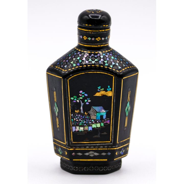 Chinese Lac Burgautte Snuff Bottle 3''