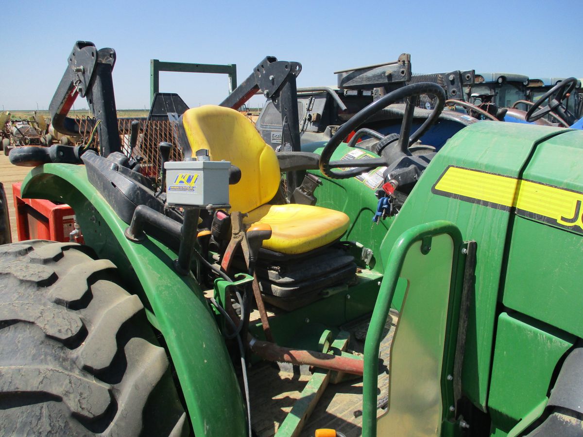 John Deere Field Tractor - Model 5115M | Maltz Auctions