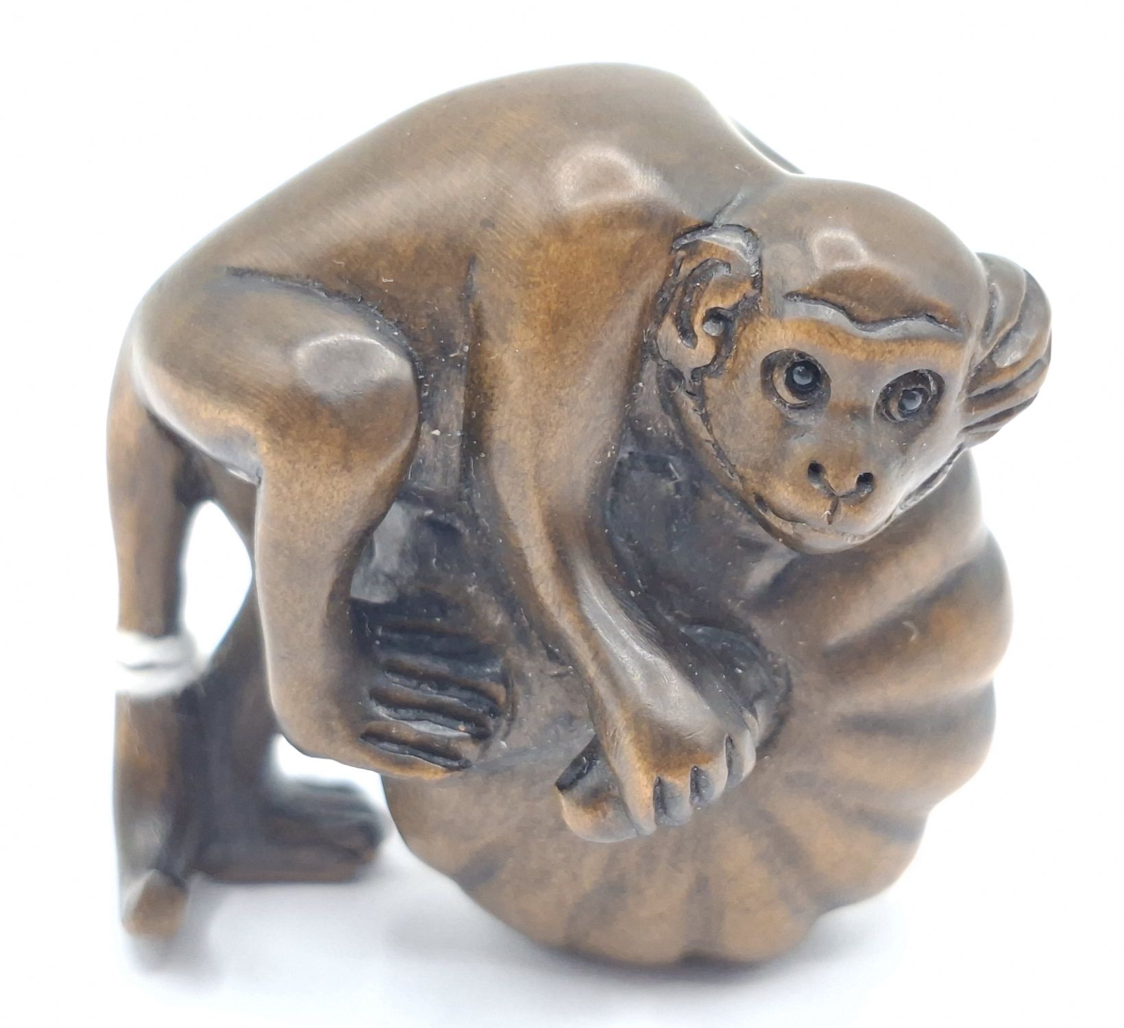 128 · JAPANESE CARVED BOXWOOD NETSUKE