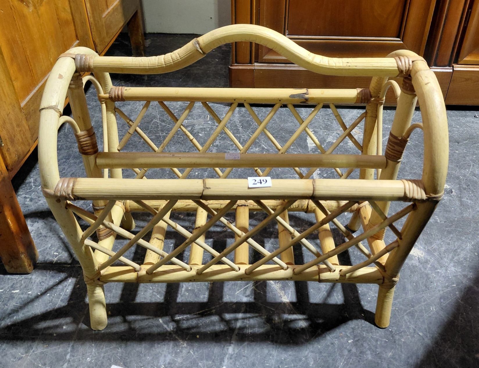 249 · MAGAZINE RACK