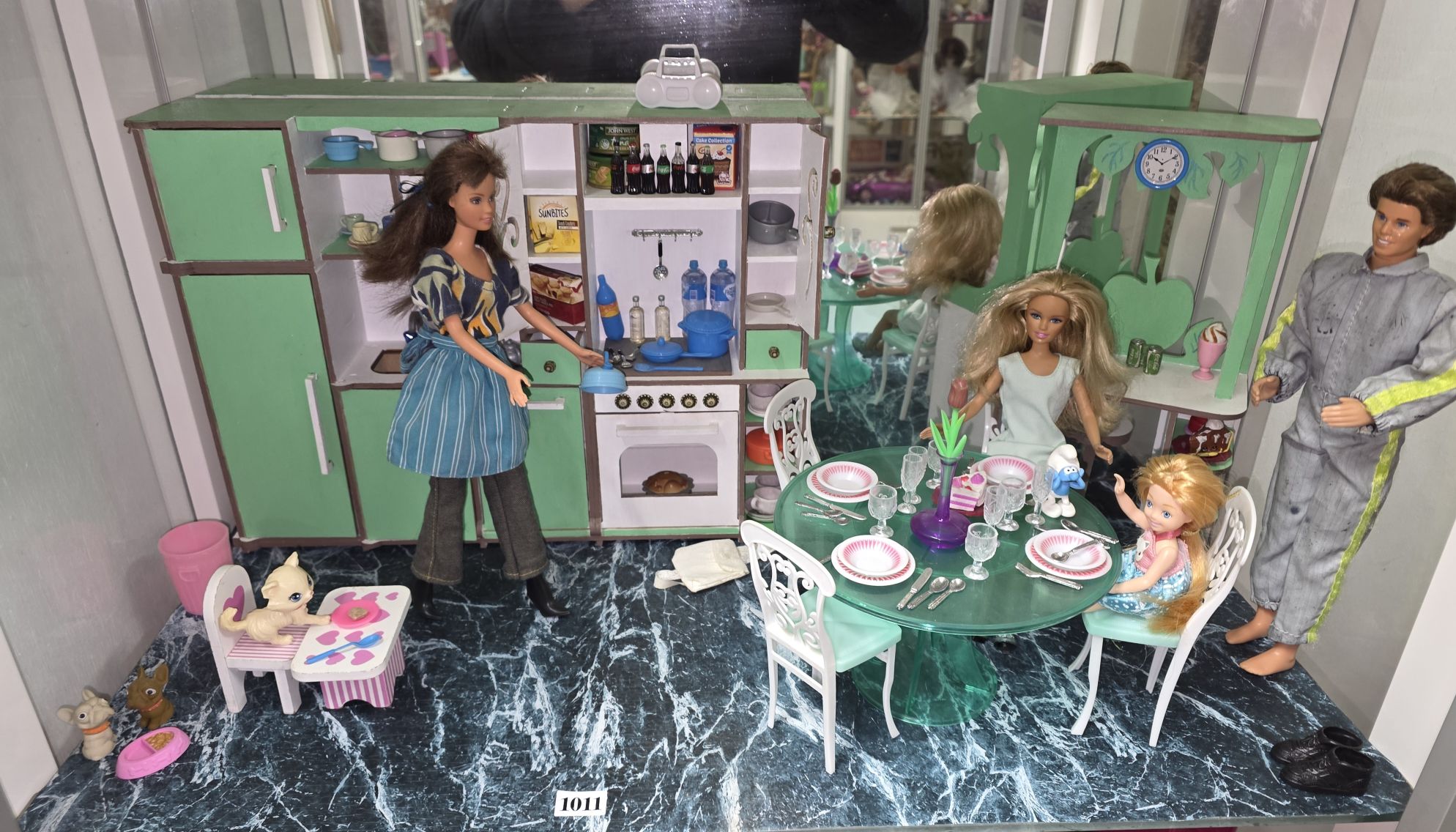 1011 · BARBIE DOLL KITCHEN COLLECTION