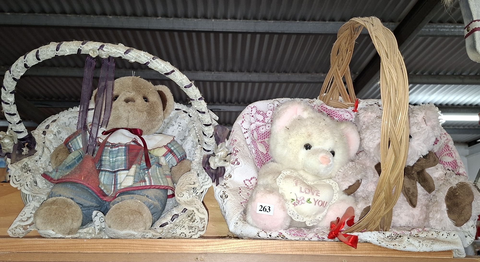 263 · 3 PLUSH BEARS