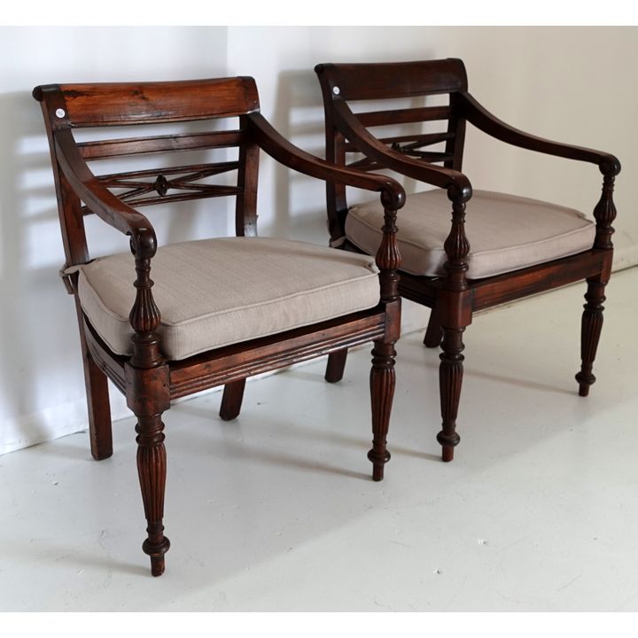 2 SIMILAR CARVERS