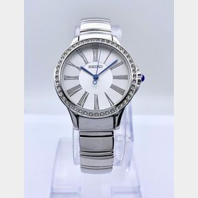BEAUTIFUL LADIES SEIKO WATCH WITH SWAROVSKI BEZEL REF 7N01-0HR0 /32MM CASE SIZE - 50692/328