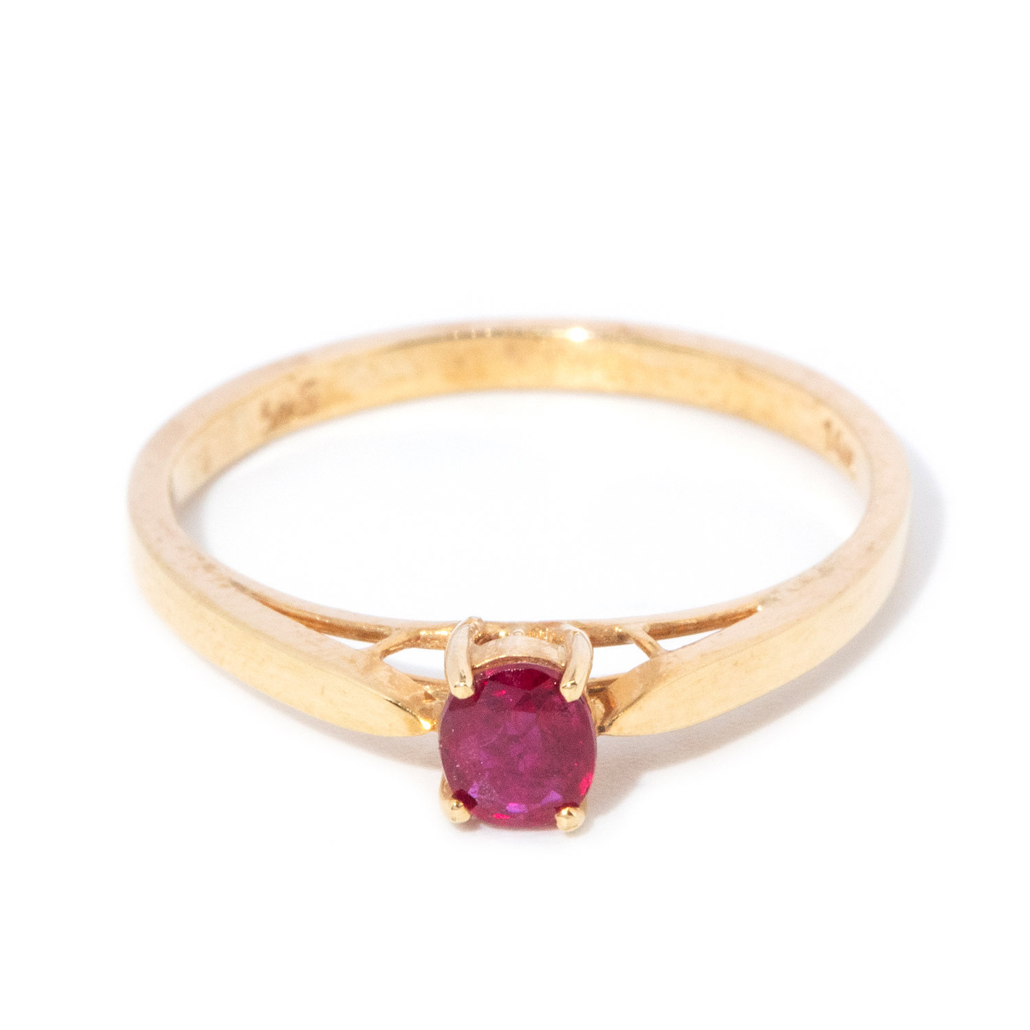 14 carat gold pink sapphire ring