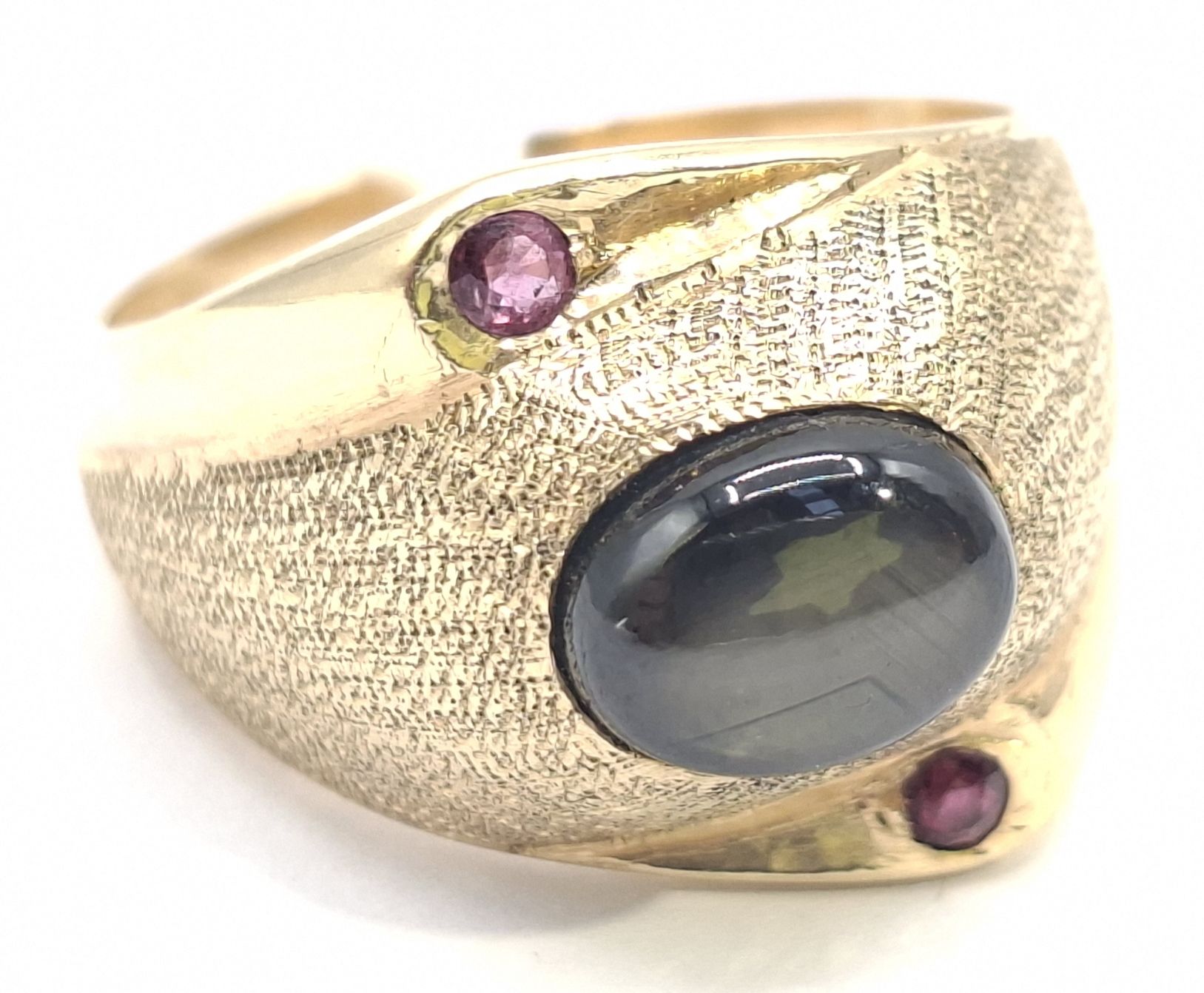 230 · 18CT ARTISAN MADE DRESS RING