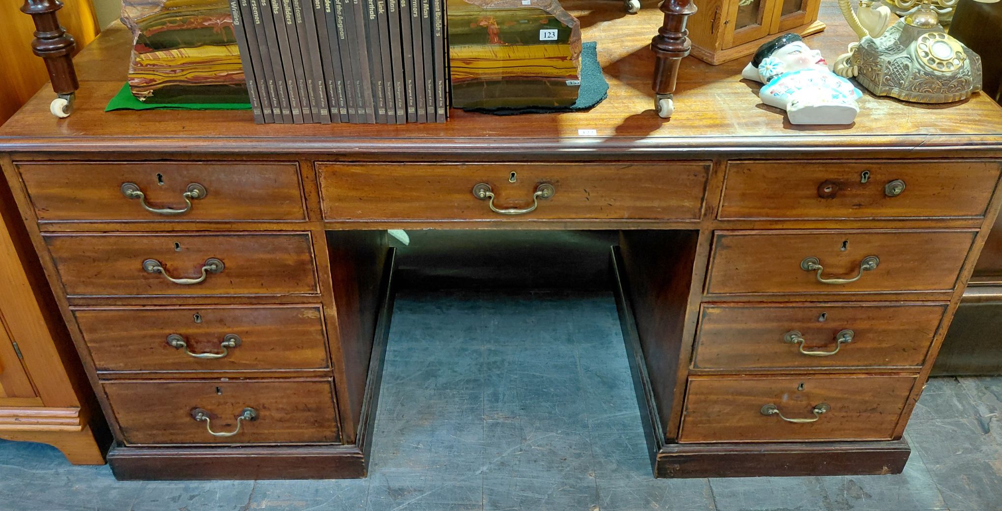 122 · ANTIQUE PEDESTAL DESK