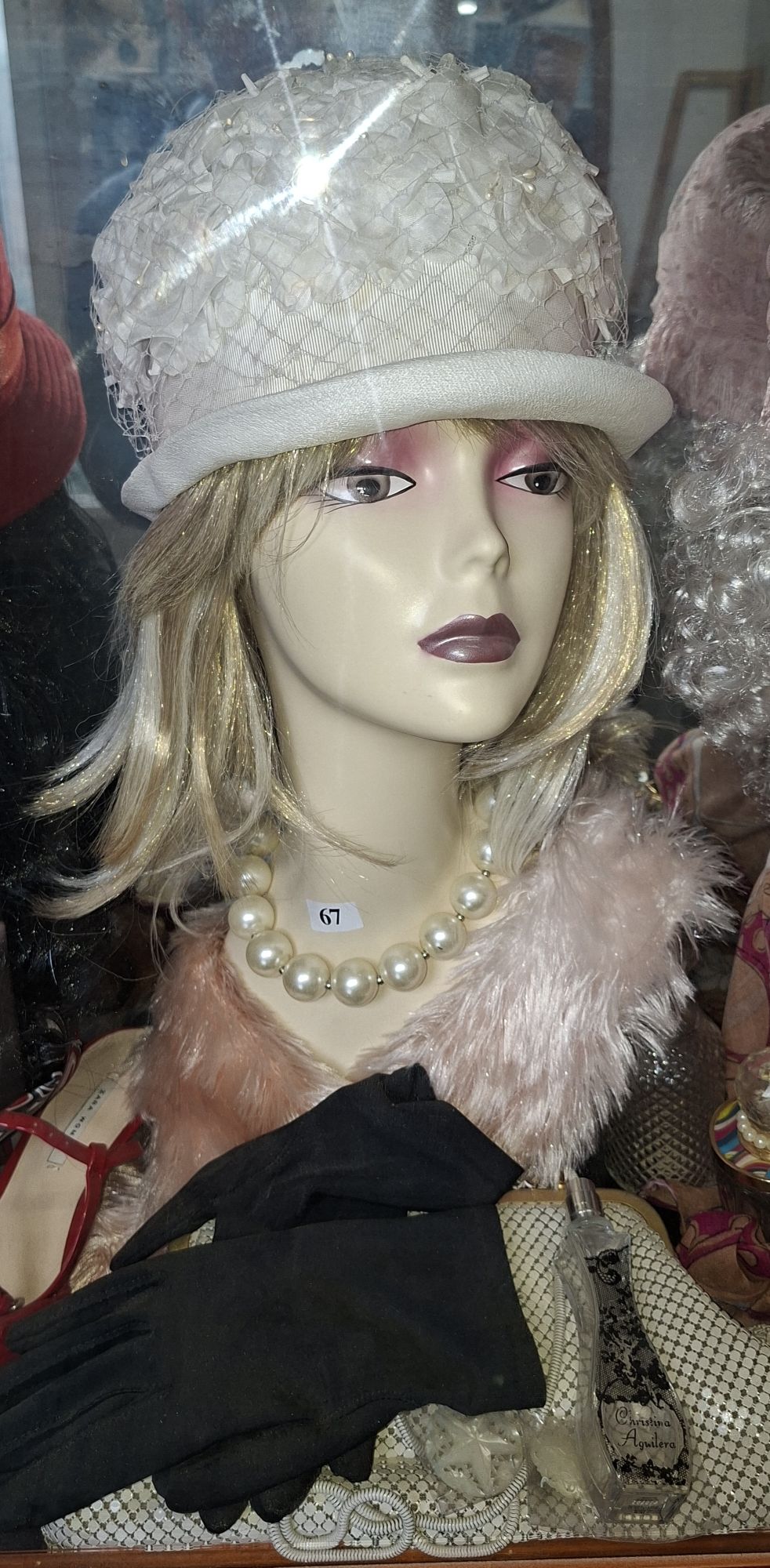 67 · FEMALE BUST MANNEQUIN ETC