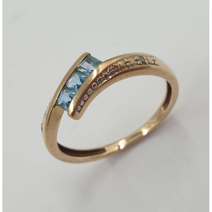 9ct Y/G Aquamarine & Diamond Ring