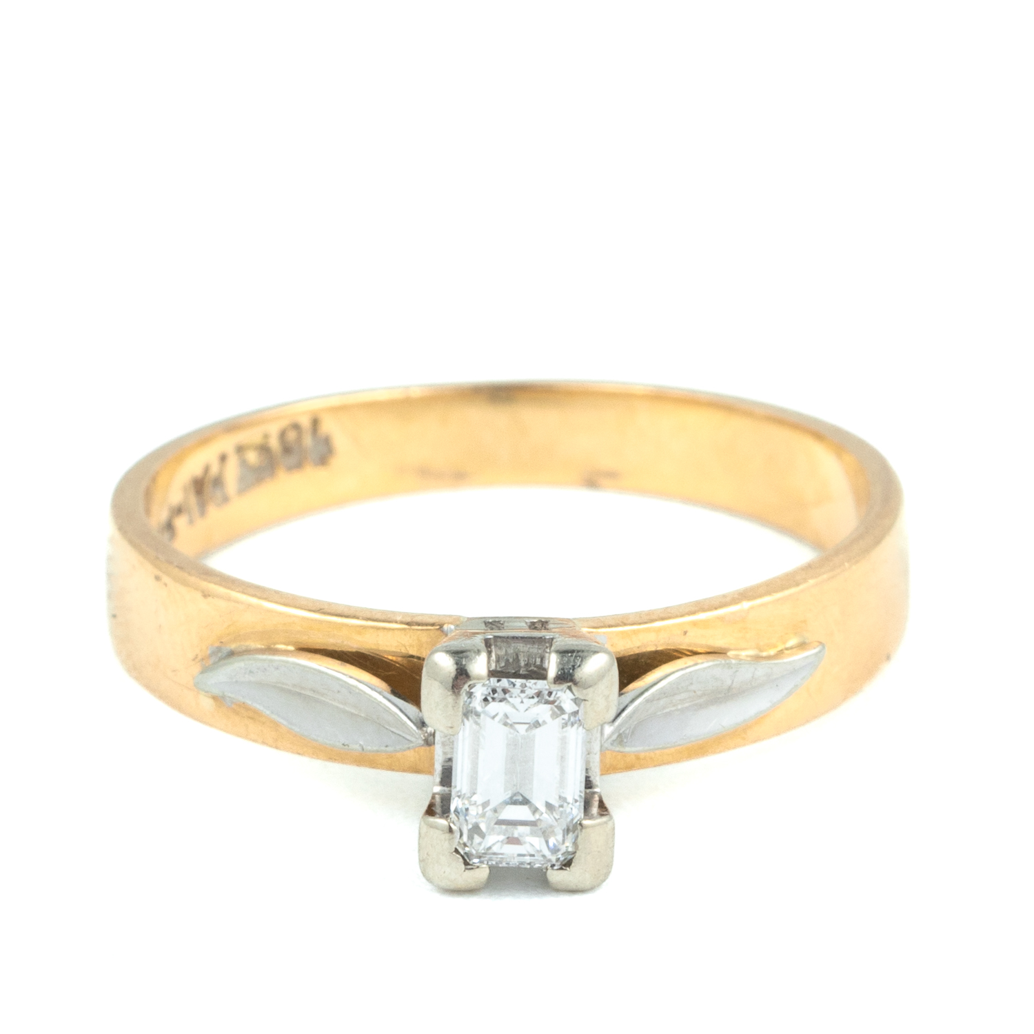 0.25 Carat Emerald Cut DIamond 18ct Gold Ring,
