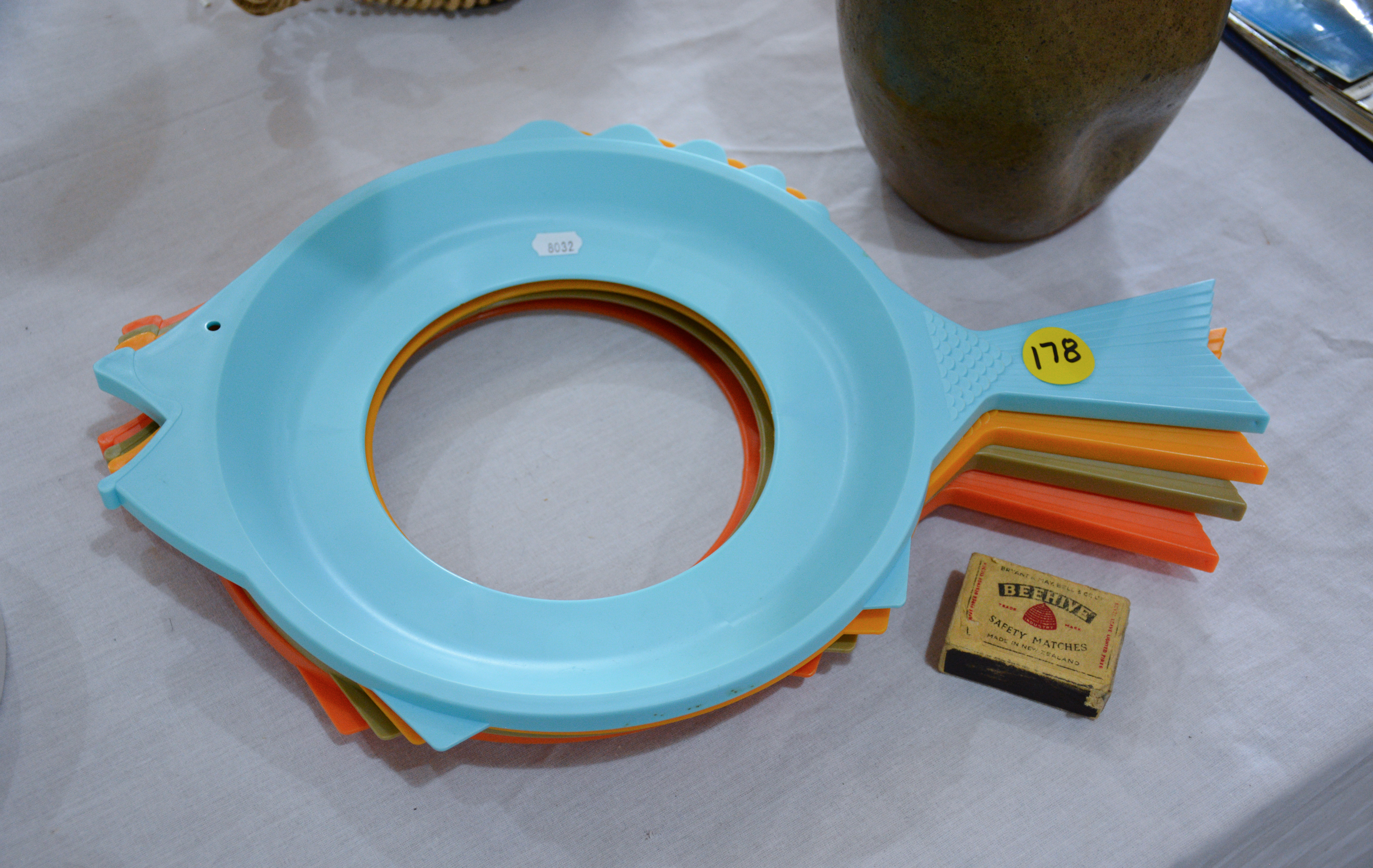 Sav A Plate Fish Plate Holders x 4 — sold at auction in New Zealand for $10