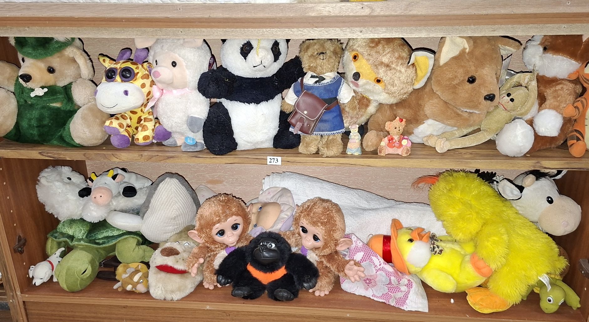 273 · QUANTITY OF PLUSH TOYS