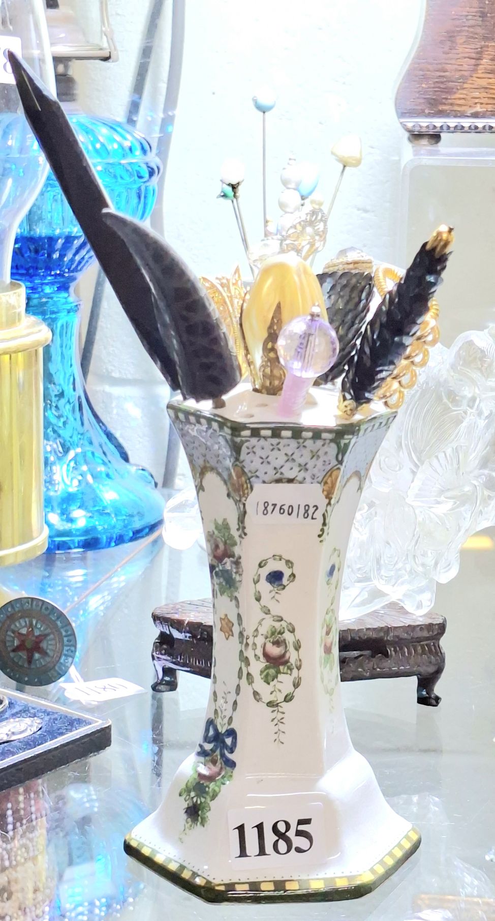 1185 · VINTAGE LADIES HAT PINS AND HOLDER