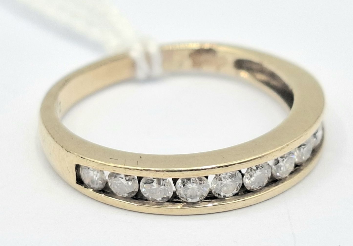 9CT GOLD DIAMOND RING