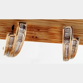 18CT YELLOW GOLD EARRINGS WITH 0.130CT BUGGUETE CUT DIAMONDS - 51929/3756
