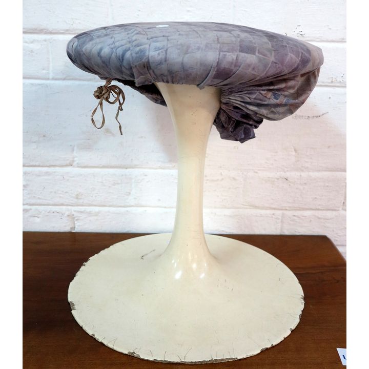 RETRO TULIP STOOL,
