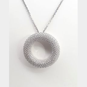 18CT WHITE GOLD PENDANT WITH A WEIGHT OF 16.1 GRAMS WITH A WHITE GOLD CHAIN