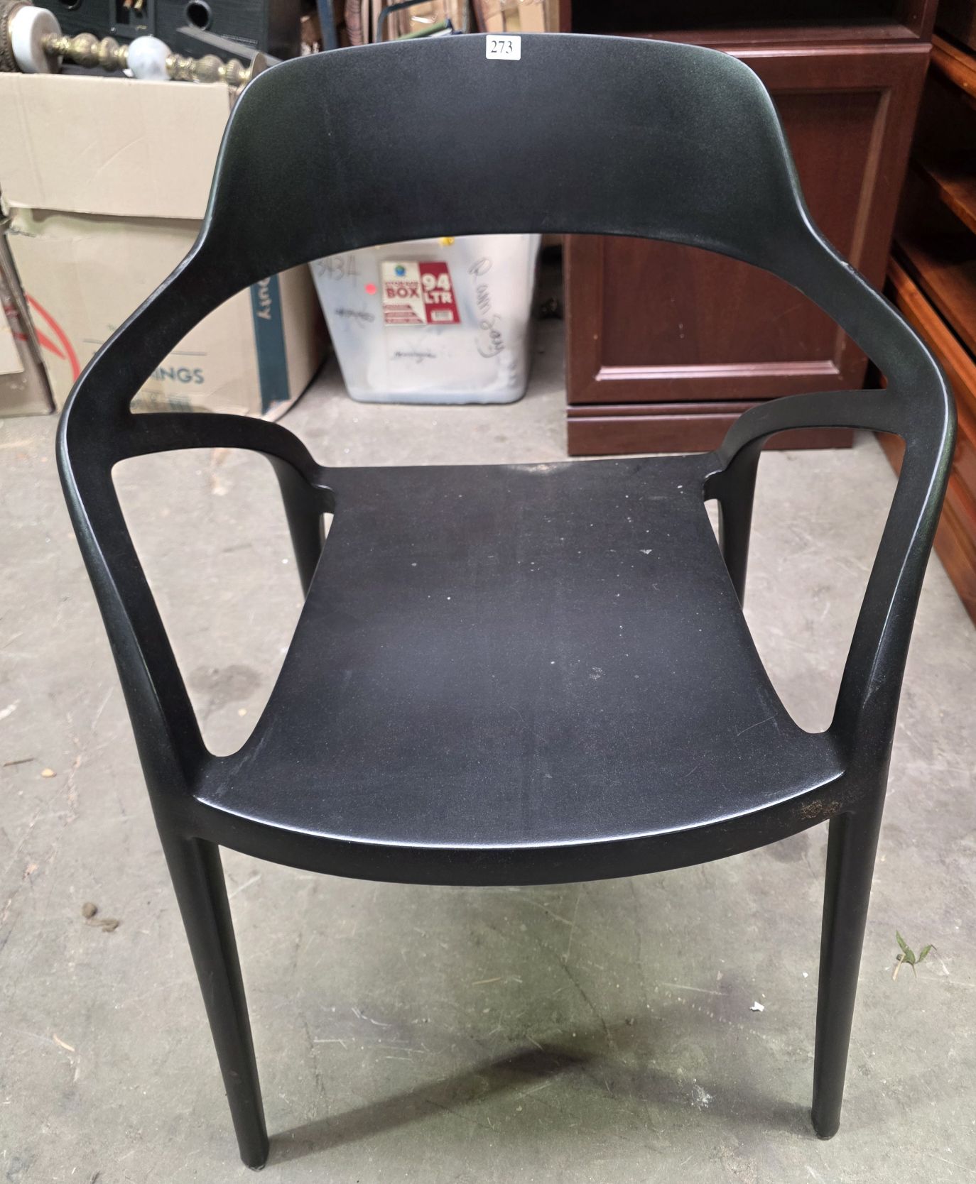 273 · STYLISH OUTDOOR CHAIR