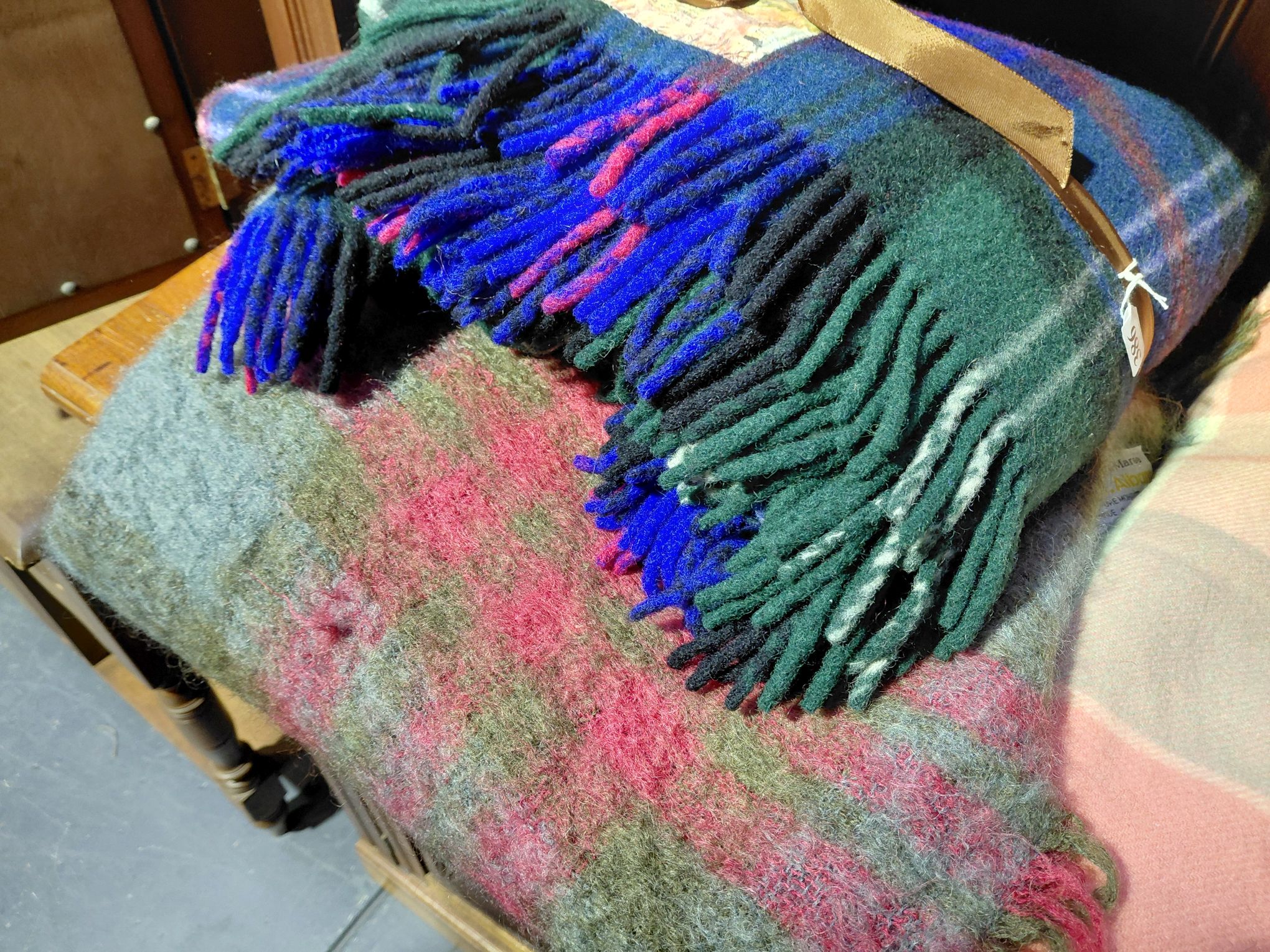 386 · MOHAIR THROW AND BLANKET
