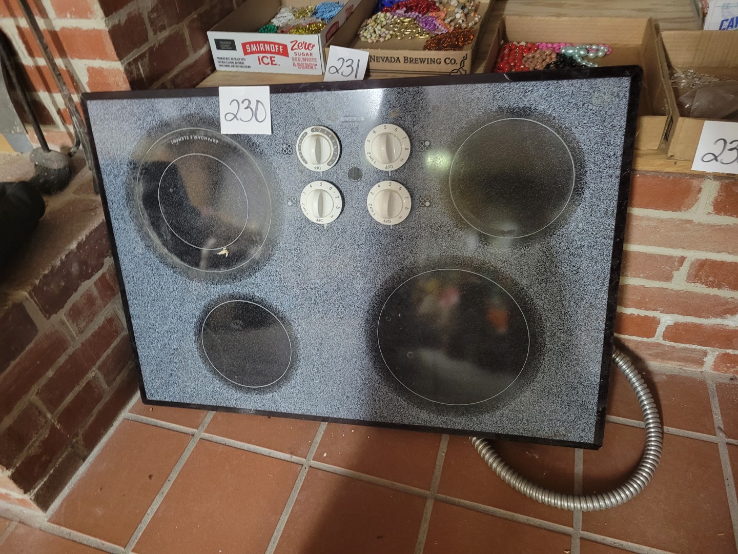 Frigidaire glass cooktop Midwest Auctions, LLC