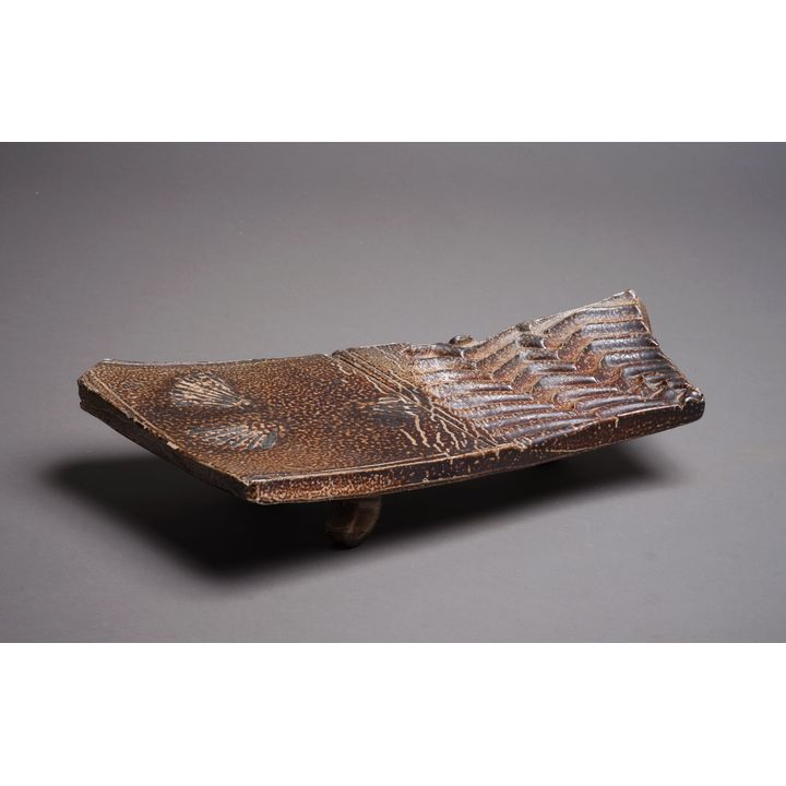 Chester Nealie - Large decorative three-footed platter