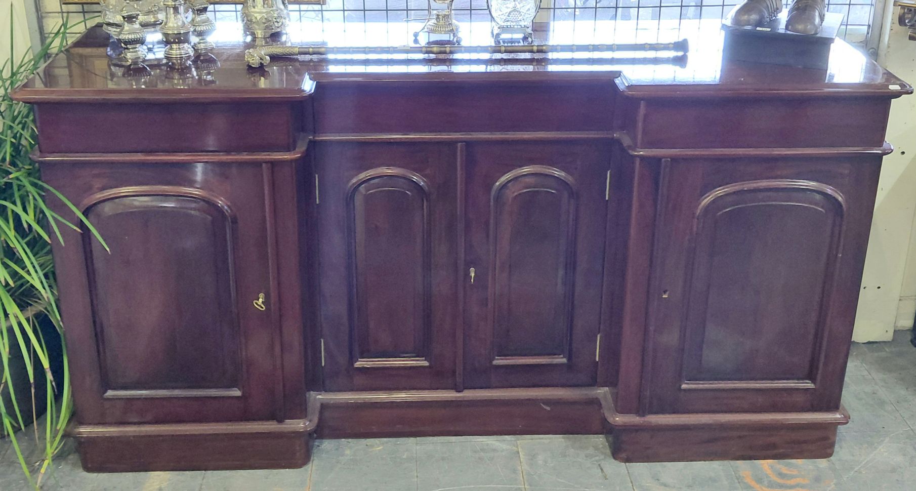 6 · LARGE MAHOGANY BREAKFRONT SIDEBOARD