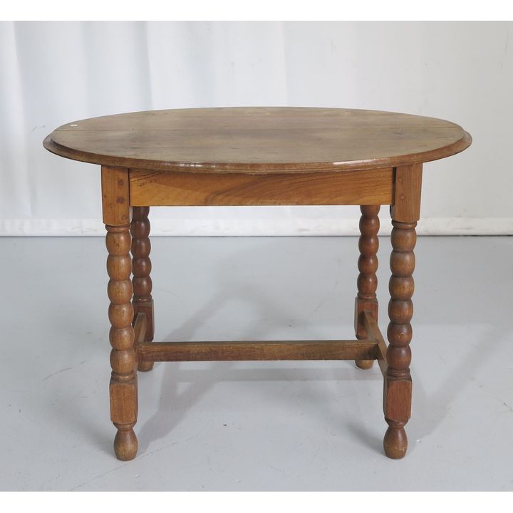 SMALL BOBBIN TWIST TABLE