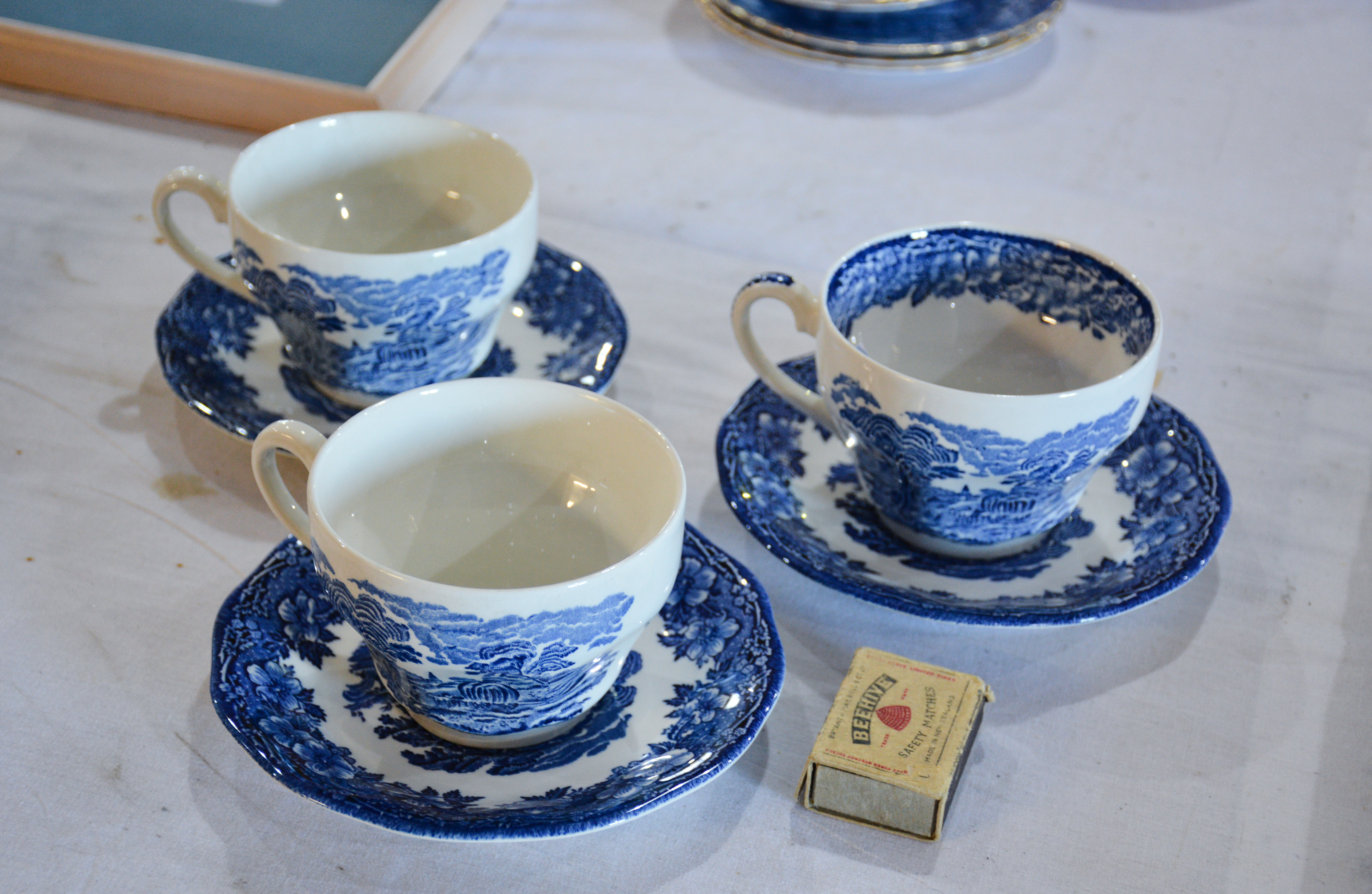 English Unicorn Tableware Cups and Saucers x 3 — NZ auction result