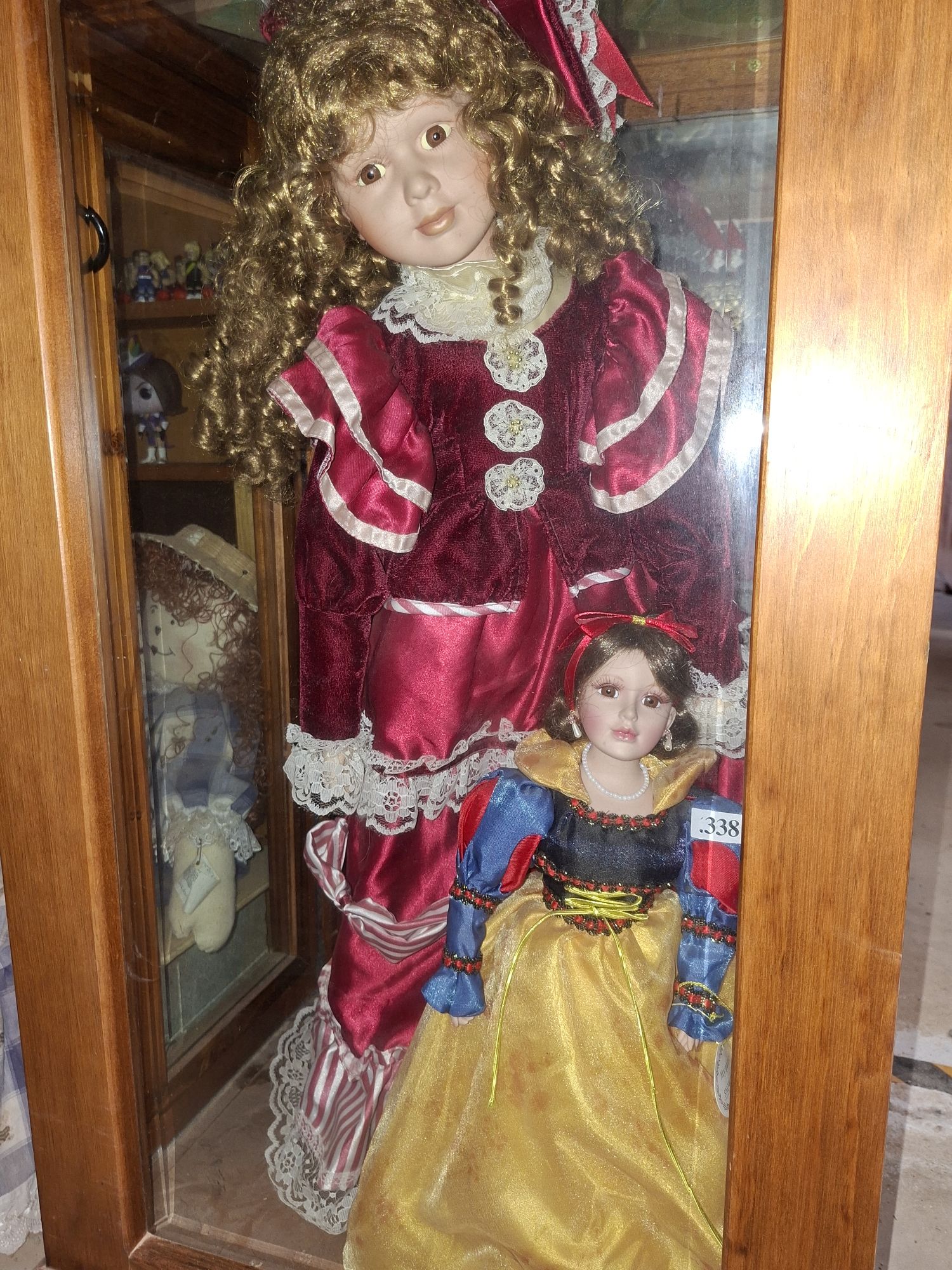 2 Dolls