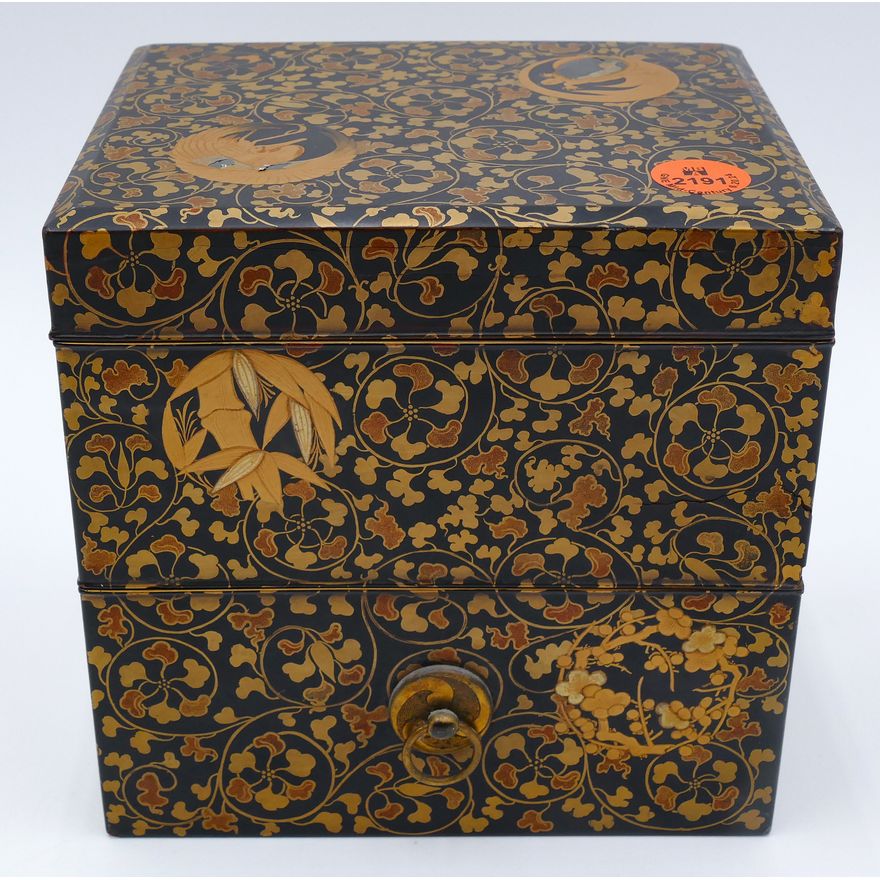 Fine Japanese Maki-e Lacquered Stacking Box 6''